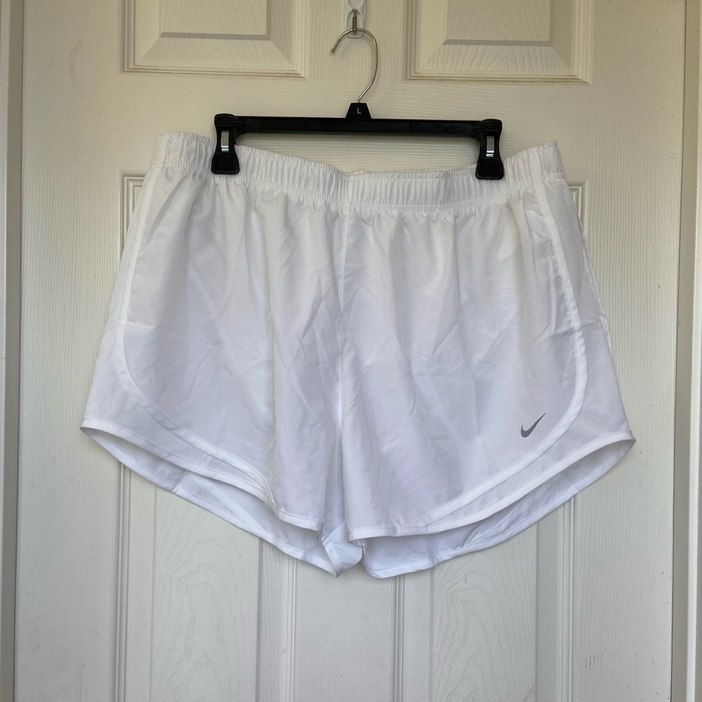 NWOT Nike White XXL running shorts